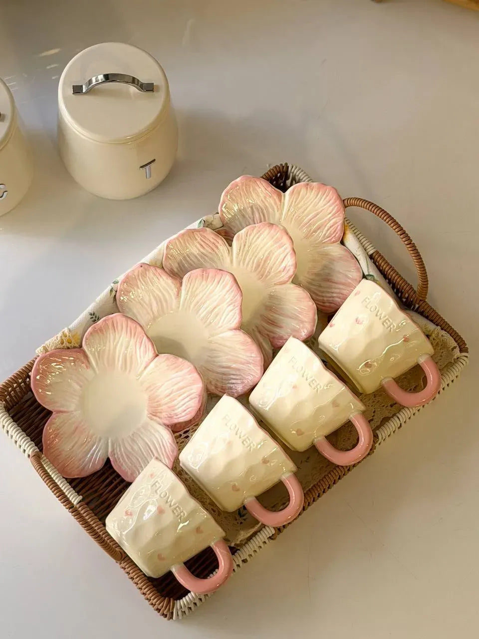 Flower Shape Mug Set