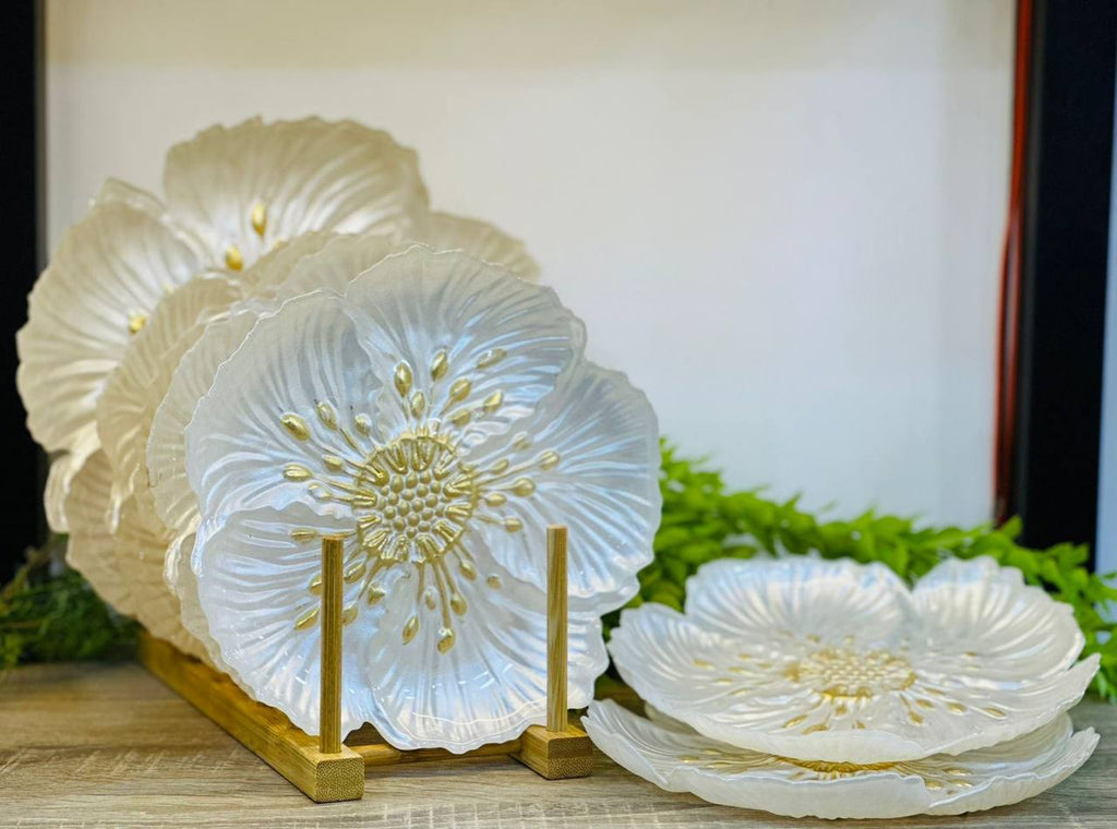 Inner Gold-Tipped Flower Plates