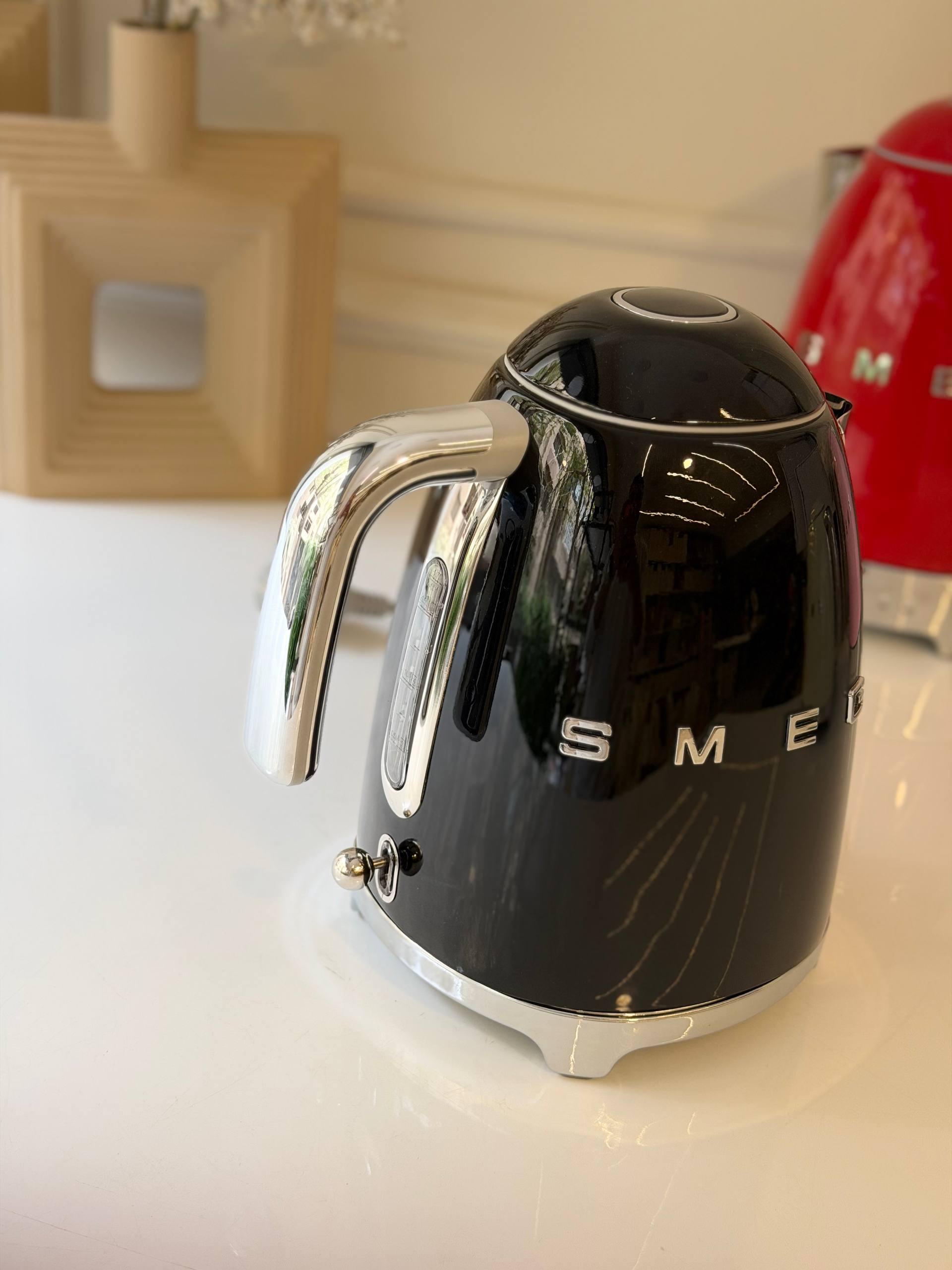 100% Original SMEG 50's Retro Style Mini Kettle (0.8L) - Authentic Italian Design