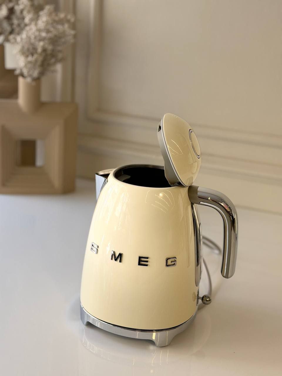 100% Original SMEG 50's Retro Style Mini Kettle (0.8L) - Authentic Italian Design