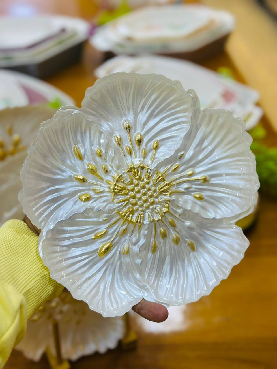 Inner Gold-Tipped Flower Plates