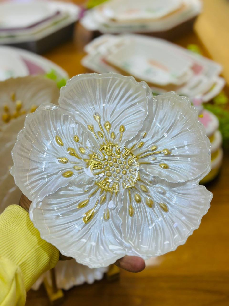 Inner Gold-Tipped Flower Plates