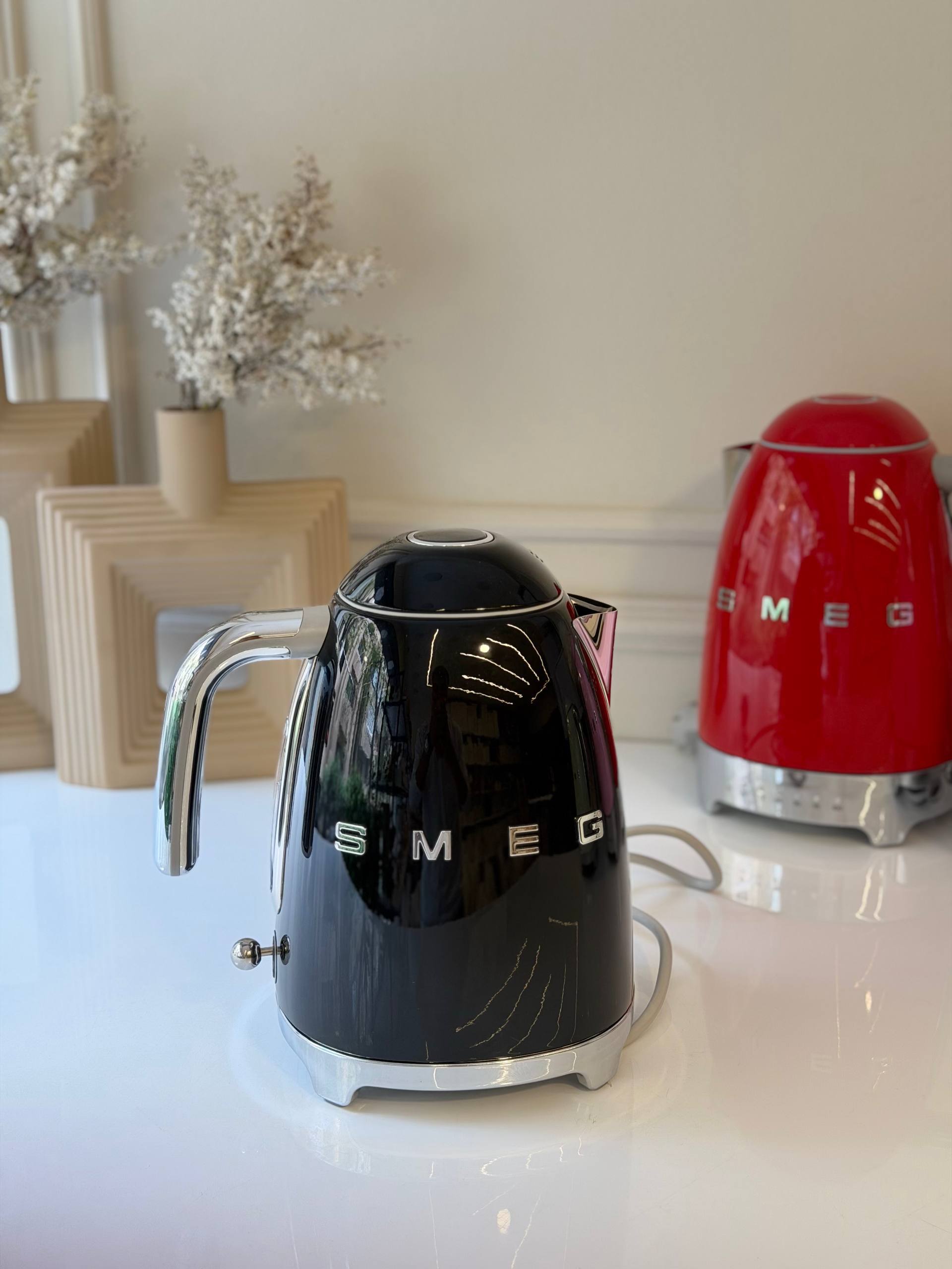 100% Original SMEG 50's Retro Style Mini Kettle (0.8L) - Authentic Italian Design