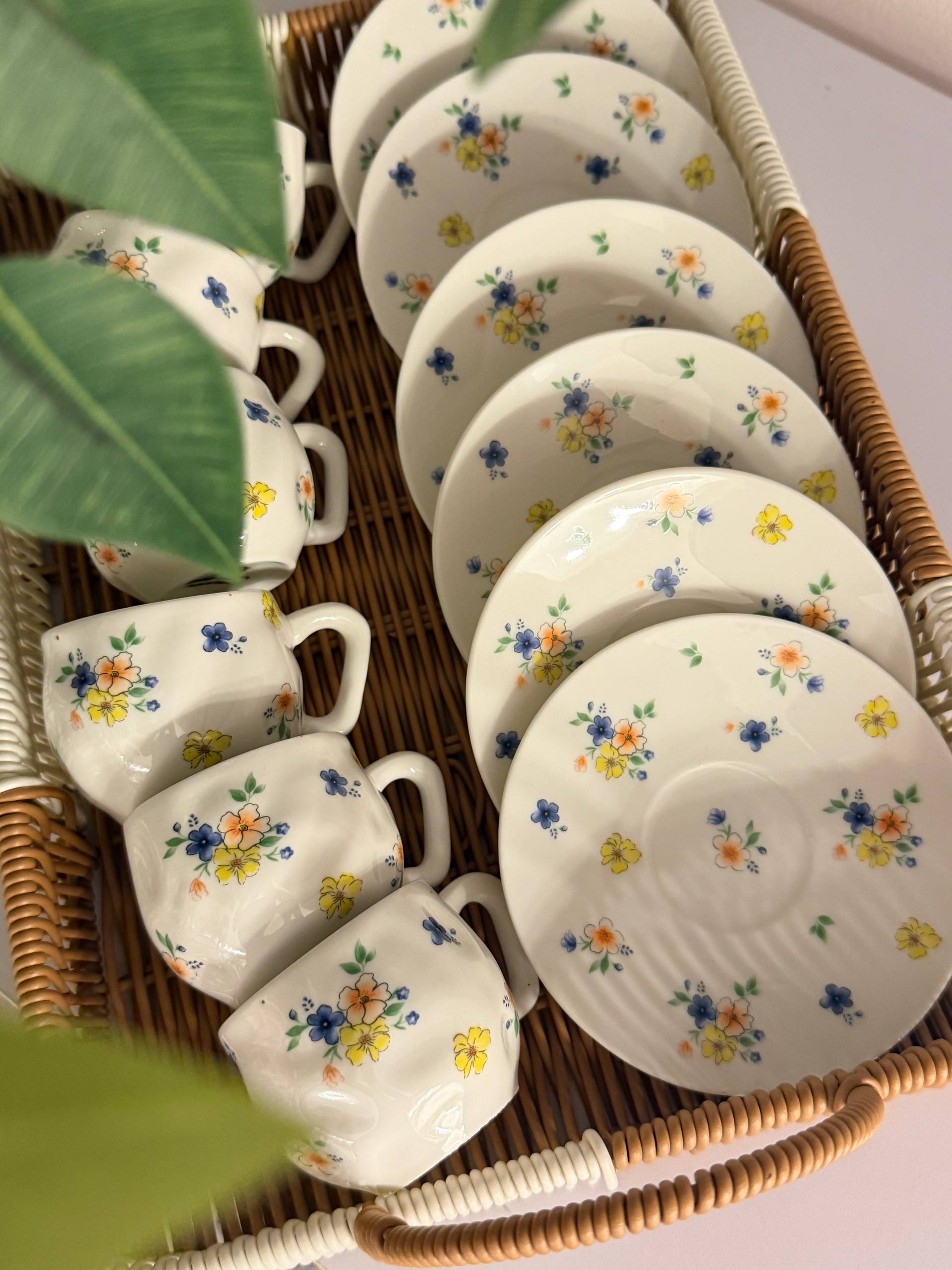 طقم فناجين "سبرينج بلوسوم" (Spring Blossom).