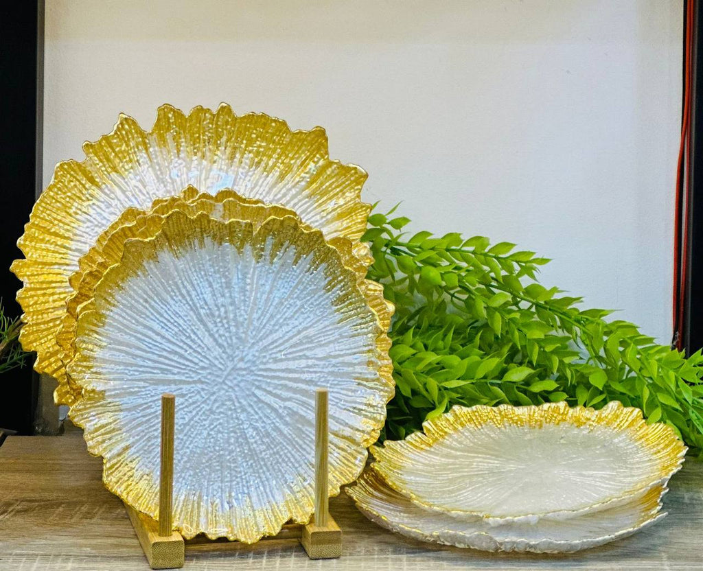 Gold-Tipped Flower Plates