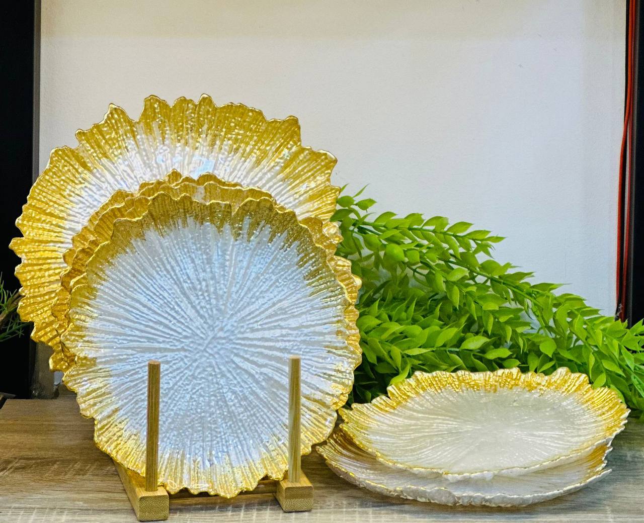 Gold-Tipped Flower Plates
