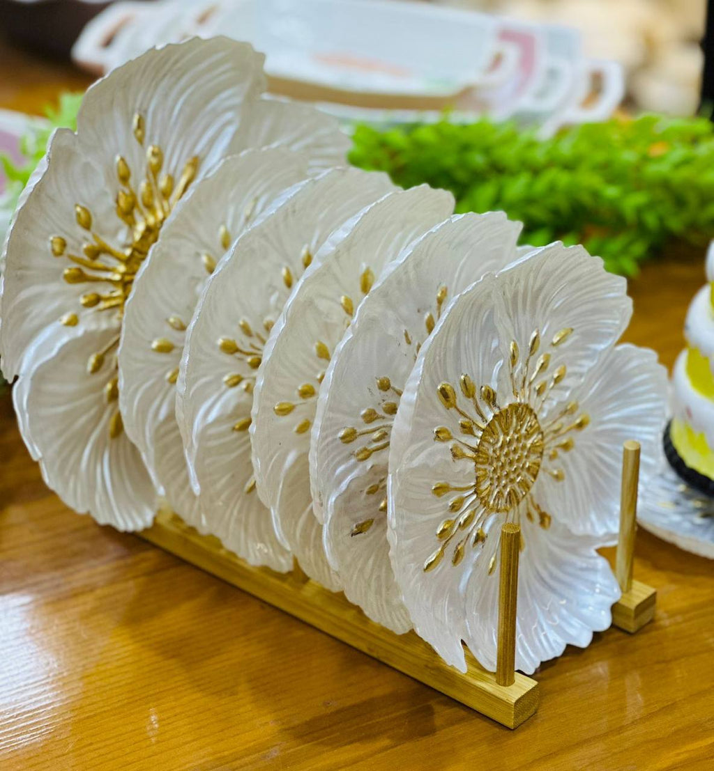 Inner Gold-Tipped Flower Plates