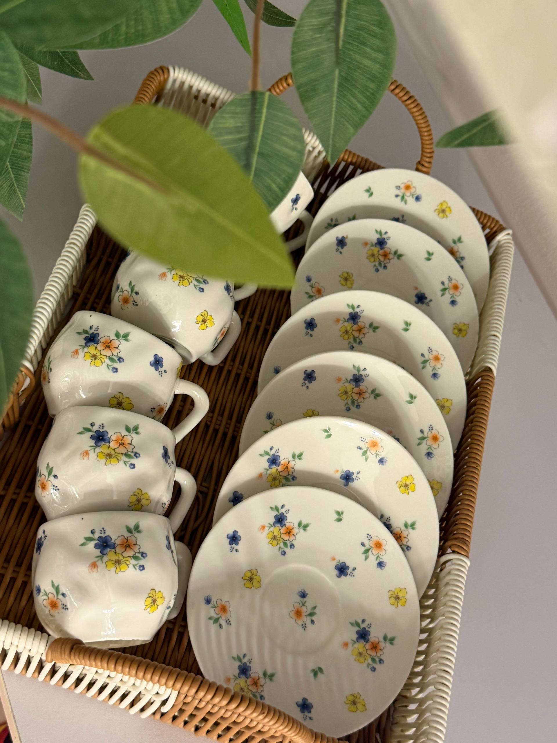 طقم فناجين "سبرينج بلوسوم" (Spring Blossom).