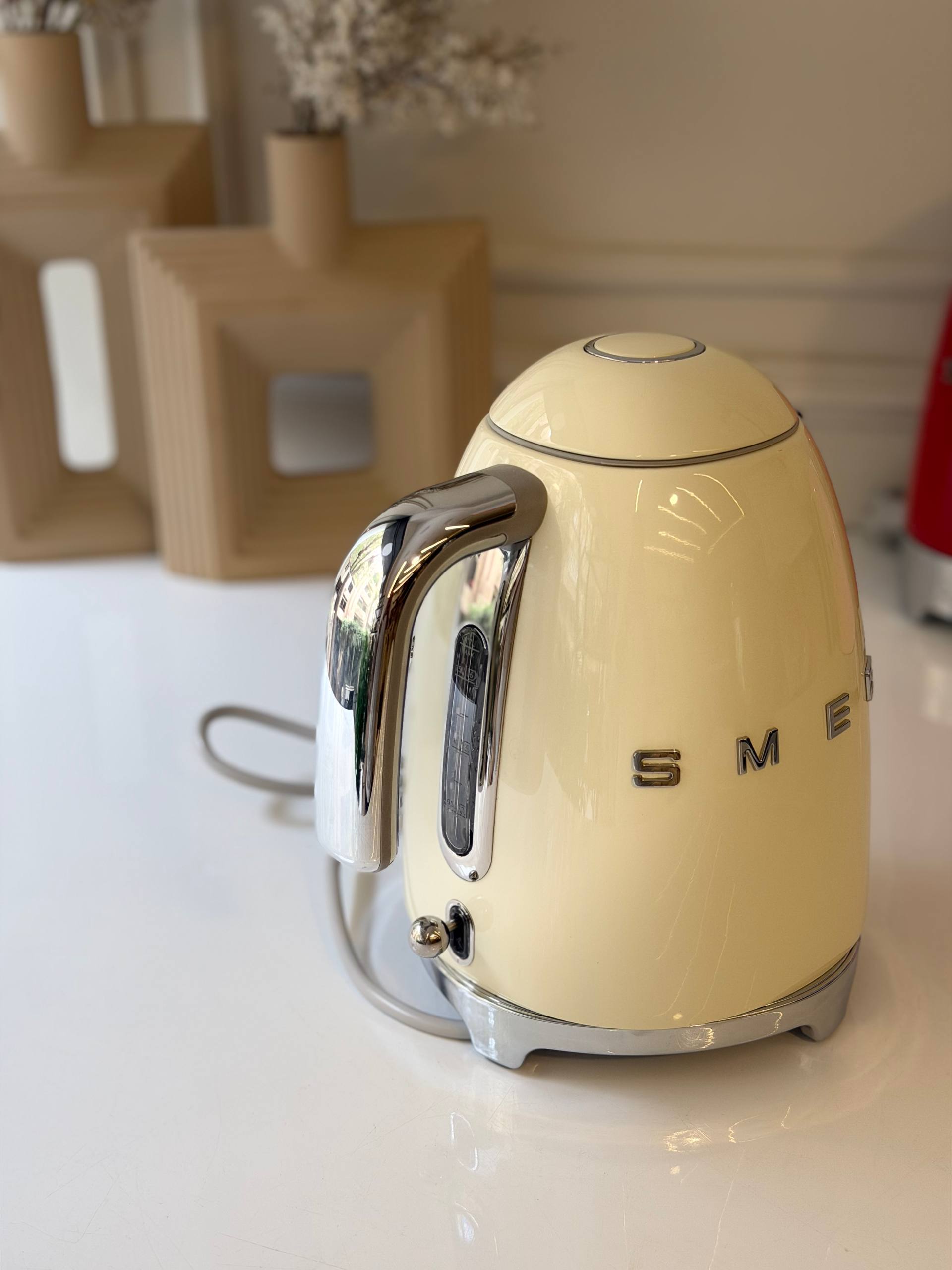 100% Original SMEG 50's Retro Style Mini Kettle (0.8L) - Authentic Italian Design