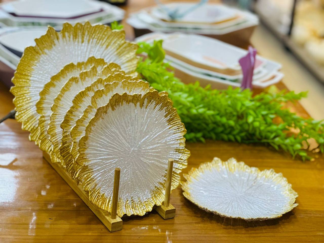 Gold-Tipped Flower Plates