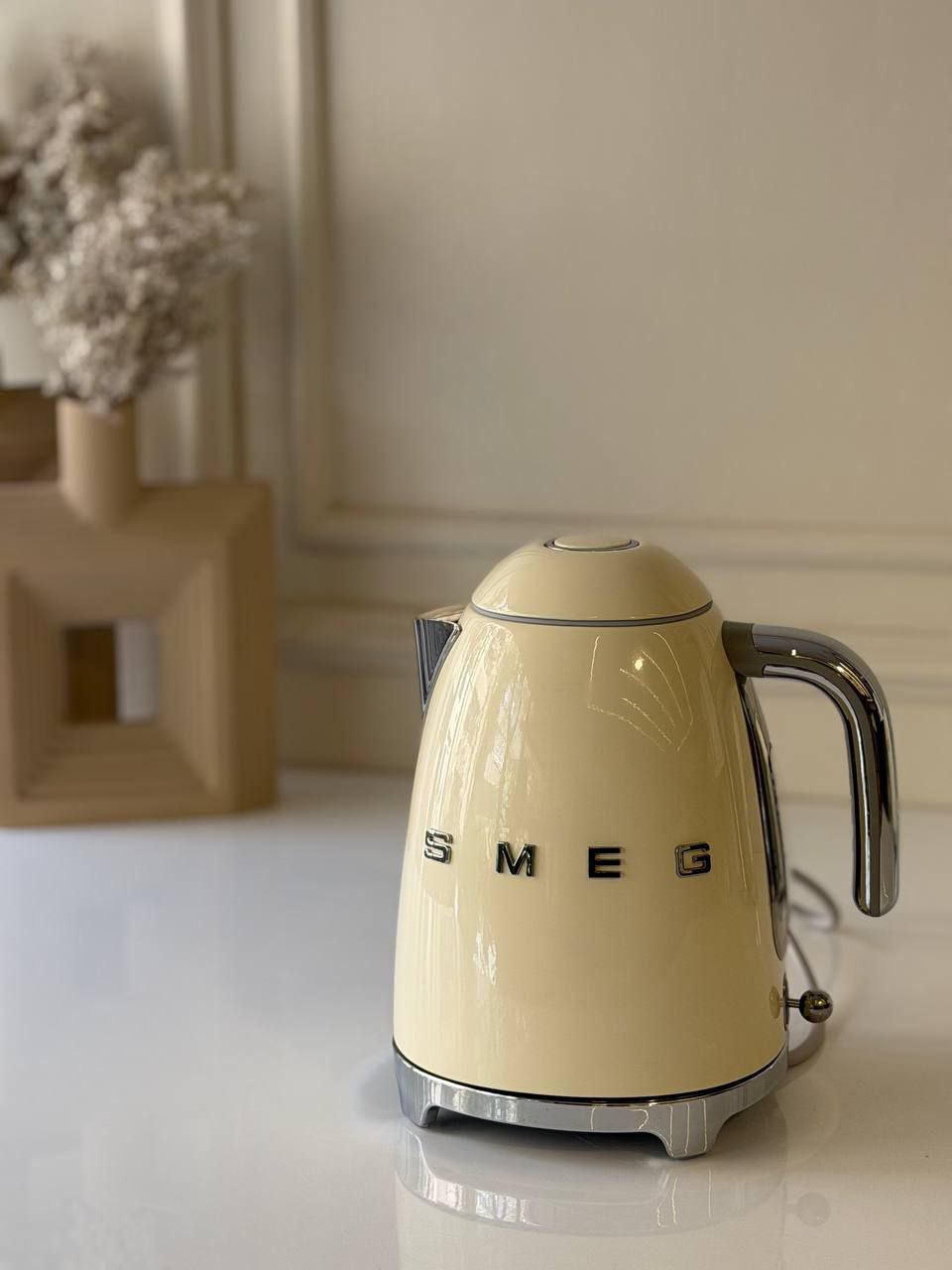 100% Original SMEG 50's Retro Style Mini Kettle (0.8L) - Authentic Italian Design