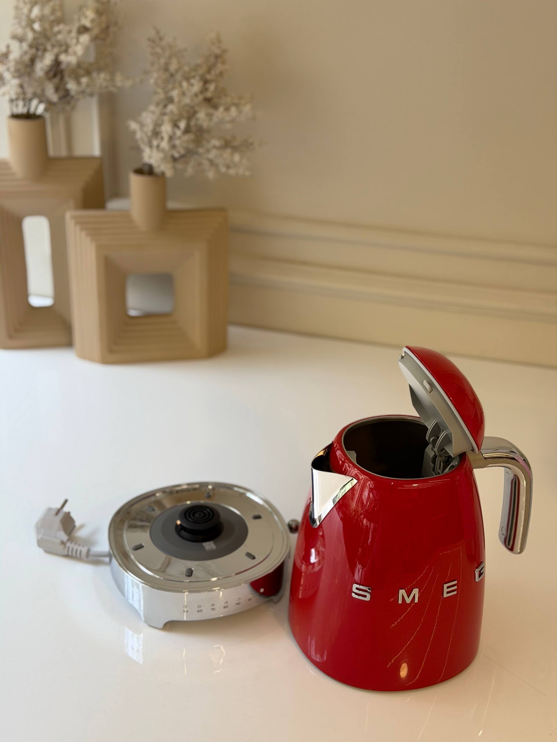 100% Original SMEG 50's Retro Style Mini Kettle (0.8L) - Authentic Italian Design