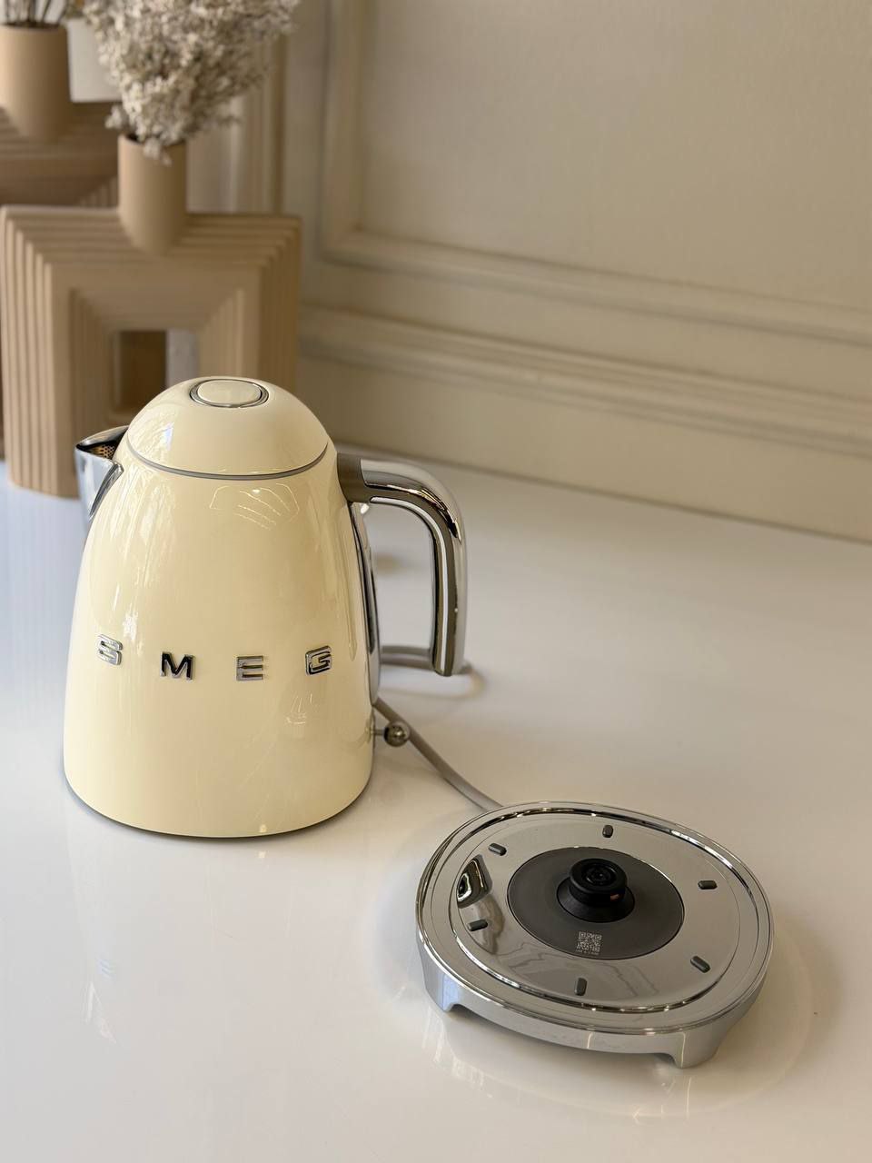 100% Original SMEG 50's Retro Style Mini Kettle (0.8L) - Authentic Italian Design