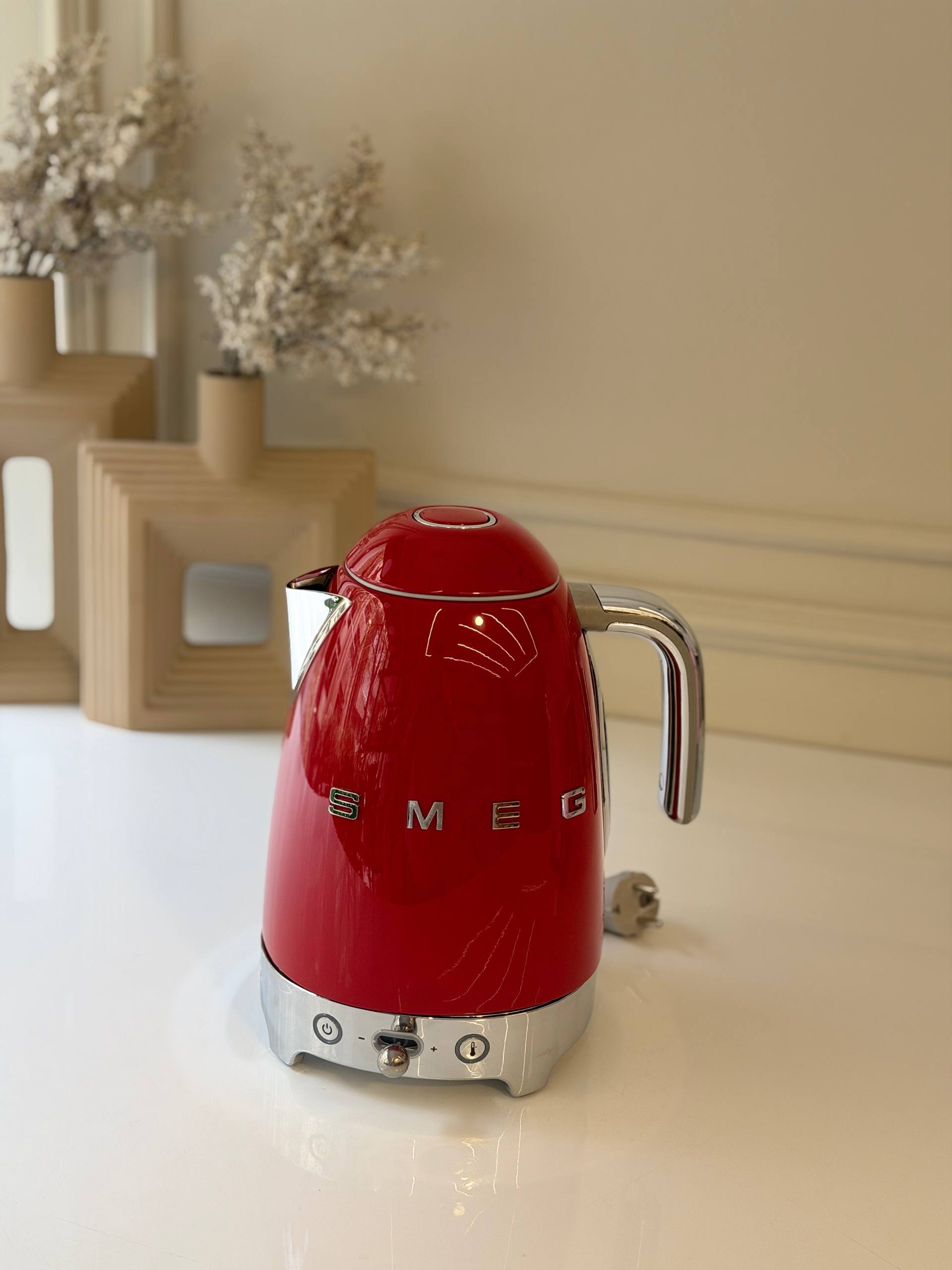 100% Original SMEG 50's Retro Style Mini Kettle (0.8L) - Authentic Italian Design