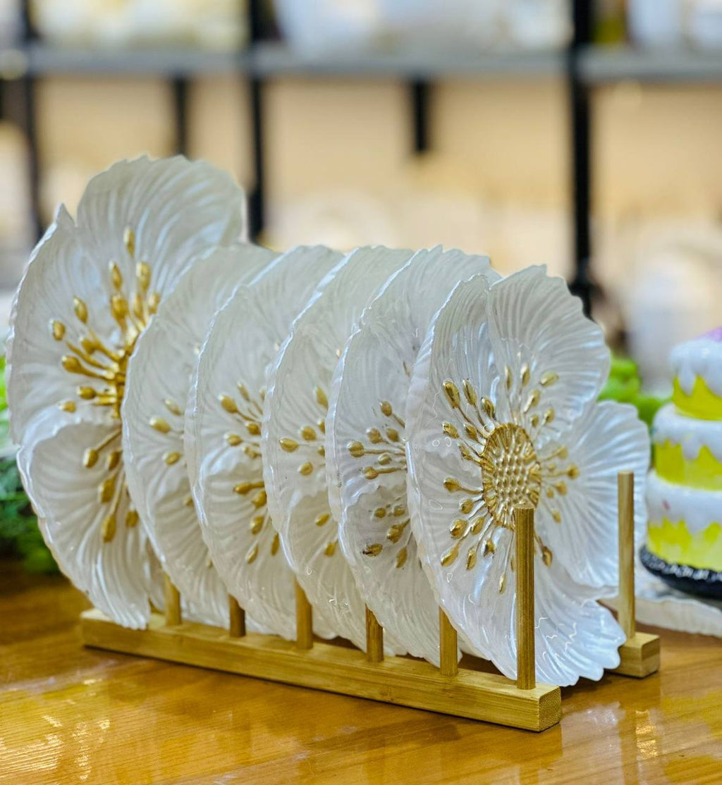 Inner Gold-Tipped Flower Plates